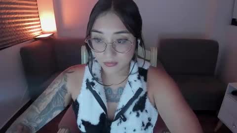 Snapshot of hottbee3645 chatting on January 2026 07:48:02 PM hottbee3645 online show from January 2026 07:48:02 PM