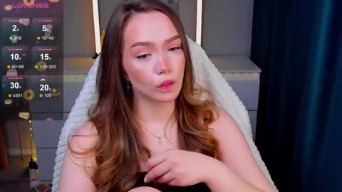 Snapshot of hottease_pvt chatting on March 2026 04:00:01 PM hello Im Eva online show from March 2026 04:00:01 PM