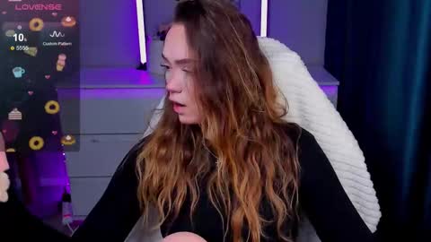 Snapshot of hottease_pvt chatting on March 2026 01:17:02 PM hello Im Eva online show from March 2026 01:17:02 PM