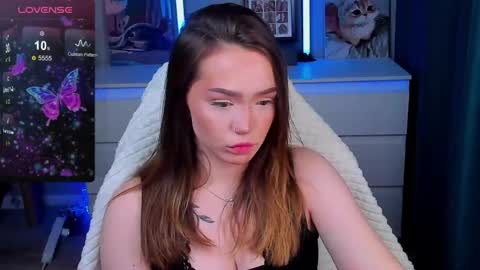 Snapshot of hottease_pvt chatting on April 2026 09:07:01 AM hello Im Eva online show from April 2026 09:07:01 AM