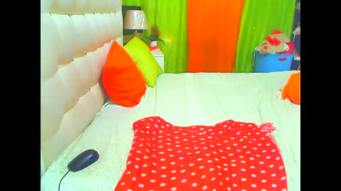 Snapshot of hottesa2019 chatting on February 2025 03:48:02 PM THEONE online show from February 2025 03:48:02 PM