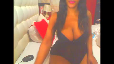 Snapshot of hottesa2019 chatting on October 2025 09:43:01 AM THEONE online show from October 2025 09:43:01 AM