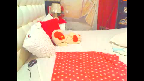 Snapshot of hottesa2019 chatting on November 2025 12:31:02 PM THEONE online show from November 2025 12:31:02 PM