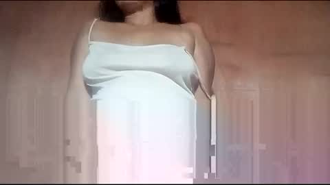 Snapshot of hottie_mama2022 chatting on December 2024 06:37:01 PM Lyn online show from December 2024 06:37:01 PM