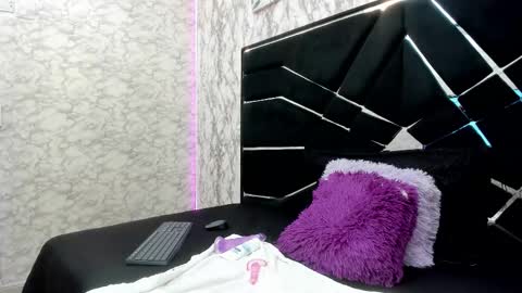 hottie_mia_ online show from December 2025 07:21:01 PM