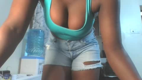 Snapshot of hottie_vera chatting on November 2025 07:03:02 AM vera online show from November 2025 07:03:02 AM