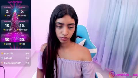 Snapshot of hottie_veronica chatting on December 2024 05:32:02 PM Veronica independent model online show from December 2024 05:32:02 PM