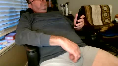 Snapshot of hottop_1981 chatting on April 2026 01:41:02 AM Hottop 1981 online show from April 2026 01:41:02 AM