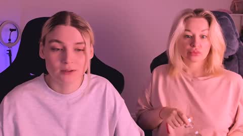 Nessie and Jessie online show from January 2025 03:23:02 PM