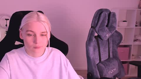 Nessie and Jessie online show from January 2025 06:57:01 AM