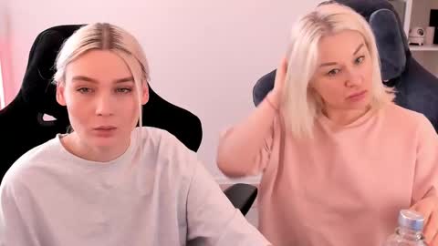 Nessie and Jessie online show from February 2025 10:06:02 AM