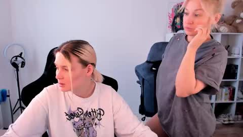 Nessie and Jessie online show from February 2026 11:57:02 AM