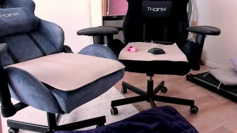 Snapshot of hottyblonds chatting on March 2026 11:25:02 AM Nessie and Jessie online show from March 2026 11:25:02 AM