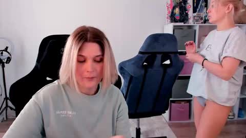 Snapshot of hottyblonds chatting on March 2026 12:44:02 PM Nessie and Jessie online show from March 2026 12:44:02 PM