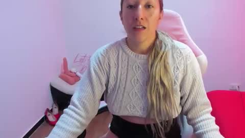 hottychrystal online show from November 2025 03:36:02 PM