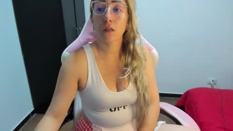 hottychrystal online show from December 2025 10:40:01 PM