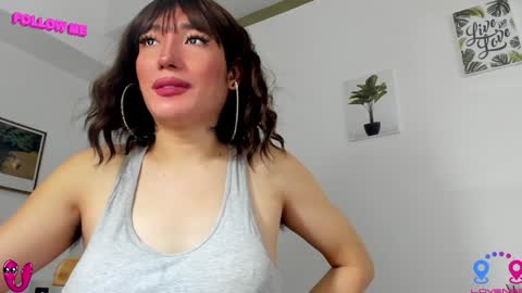 Snapshot of hottycrishinaxx chatting on December 2024 07:05:01 AM crishinahotty online show from December 2024 07:05:01 AM