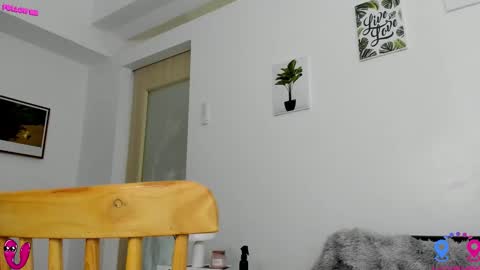 Snapshot of hottycrishinaxx chatting on September 2025 05:29:01 AM crishinahotty online show from September 2025 05:29:01 AM