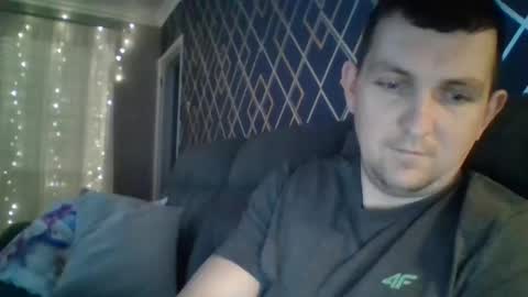 hotuk86 online show from January 2025 09:30:01 PM