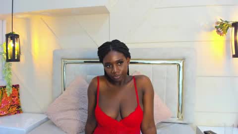 Snapshot of huddah_cam chatting on February 2025 05:33:01 PM huddah online show from February 2025 05:33:01 PM