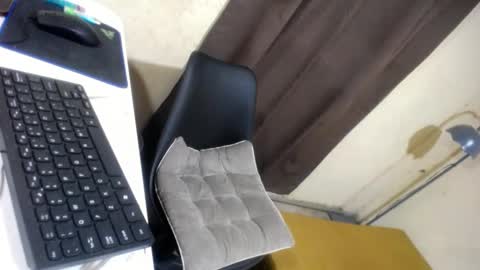 Snapshot of hugcock69_precious chatting on January 2025 05:04:02 AM Precious online show from January 2025 05:04:02 AM