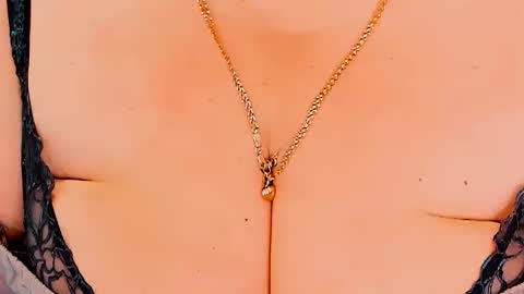 Snapshot of huge_booobs chatting on March 2026 08:09:02 AM milli online show from March 2026 08:09:02 AM