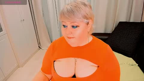 Snapshot of huge_booobs chatting on March 2026 06:31:01 PM milli online show from March 2026 06:31:01 PM