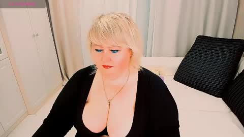 Snapshot of huge_booobs chatting on April 2026 06:42:01 PM milli online show from April 2026 06:42:01 PM