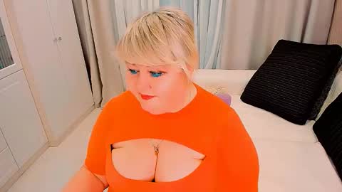 Snapshot of huge_booobs chatting on April 2026 09:32:01 PM milli online show from April 2026 09:32:01 PM