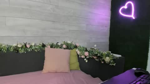 Erin online show from December 2024 04:09:01 AM