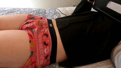 HugeCumshots online show from April 2026 06:01:02 PM