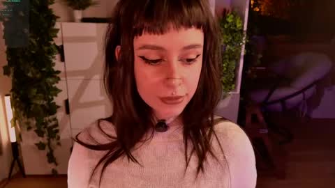 Snapshot of hugme_ chatting on April 2026 04:45:01 PM Mika online show from April 2026 04:45:01 PM