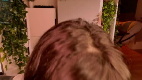 Snapshot of hugme_ chatting on April 2026 06:59:02 PM Mika online show from April 2026 06:59:02 PM