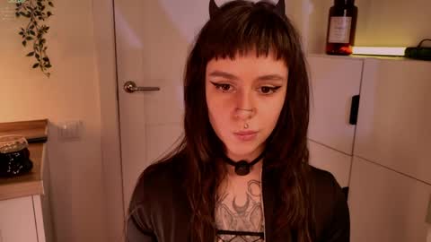 Snapshot of hugme_ chatting on April 2026 07:16:01 PM Mika online show from April 2026 07:16:01 PM