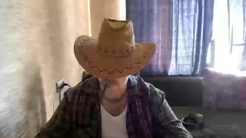 Snapshot of hugo__brad chatting on March 2026 10:44:02 AM Hugo online show from March 2026 10:44:02 AM