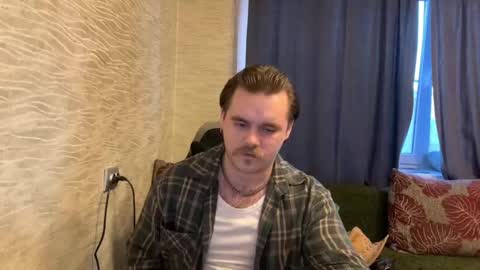 Snapshot of hugo__brad chatting on March 2026 04:29:01 AM Hugo online show from March 2026 04:29:01 AM