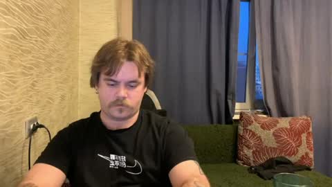 Snapshot of hugo__brad chatting on March 2026 05:01:02 PM Hugo online show from March 2026 05:01:02 PM