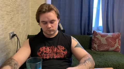 Snapshot of hugo__brad chatting on April 2026 03:10:02 PM Hugo online show from April 2026 03:10:02 PM