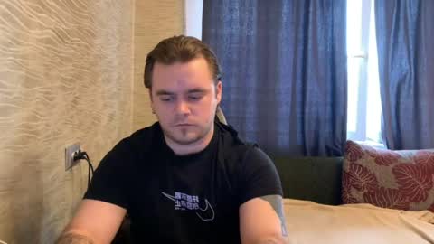Snapshot of hugo__brad chatting on April 2026 11:40:01 AM Hugo online show from April 2026 11:40:01 AM