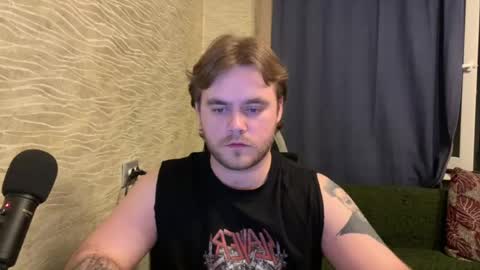 Snapshot of hugo__brad chatting on April 2026 09:37:02 PM Hugo online show from April 2026 09:37:02 PM
