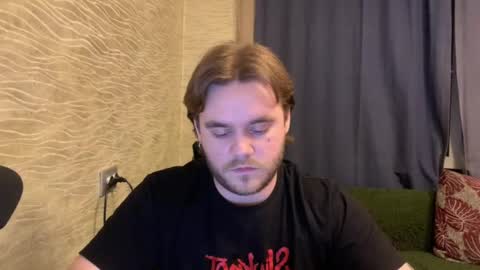 Snapshot of hugo__brad chatting on April 2026 08:44:02 PM Hugo online show from April 2026 08:44:02 PM