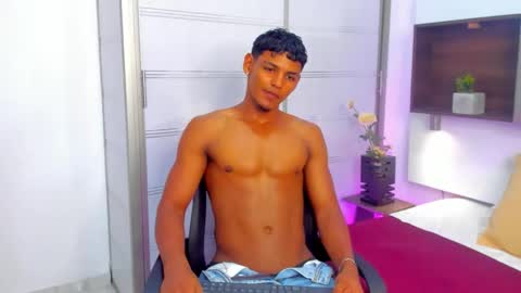 Snapshot of hugo_cano chatting on October 2025 08:40:01 PM Hugo Cano online show from October 2025 08:40:01 PM