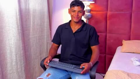 Snapshot of hugo_cano chatting on October 2025 09:46:02 PM Hugo Cano online show from October 2025 09:46:02 PM