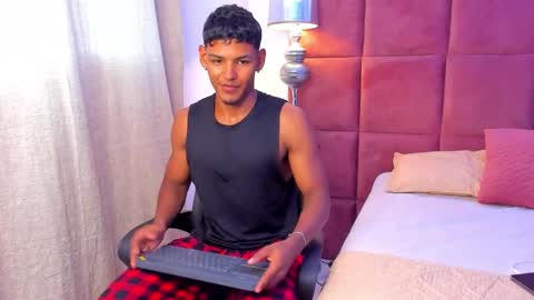 Snapshot of hugo_cano chatting on October 2025 08:19:01 PM Hugo Cano online show from October 2025 08:19:01 PM