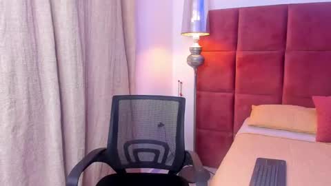 Snapshot of hugo_cano chatting on October 2025 02:34:01 AM Hugo Cano online show from October 2025 02:34:01 AM