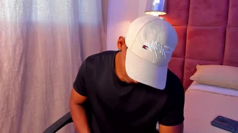 Snapshot of hugo_cano chatting on November 2025 07:38:02 PM Hugo Cano online show from November 2025 07:38:02 PM