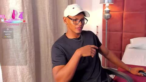 Snapshot of hugo_cano chatting on November 2025 02:11:02 AM Hugo Cano online show from November 2025 02:11:02 AM