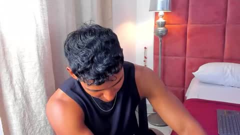 Snapshot of hugo_cano chatting on November 2025 07:52:02 PM Hugo Cano online show from November 2025 07:52:02 PM