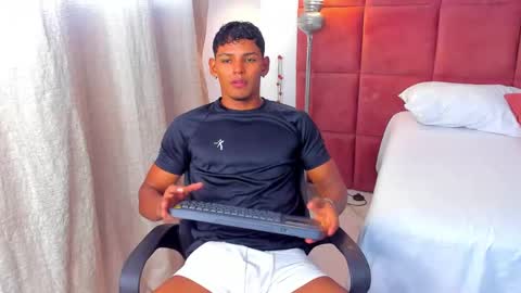 Snapshot of hugo_cano chatting on November 2025 06:18:01 PM Hugo Cano online show from November 2025 06:18:01 PM