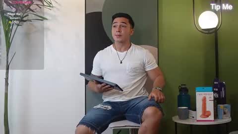 hunk_ryan online show from February 2025 12:33:01 PM